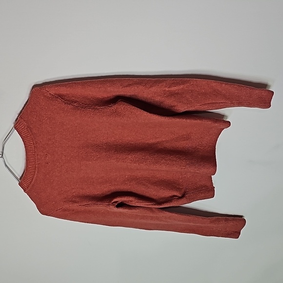 H&M small salmon pink sweater - Picture 4 of 8